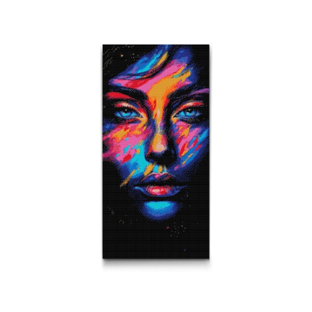 Diamond painting af smuk pige med mørk baggrund og detaljeret ansigt – 5D portræt fra Premium Diamond Painting DK